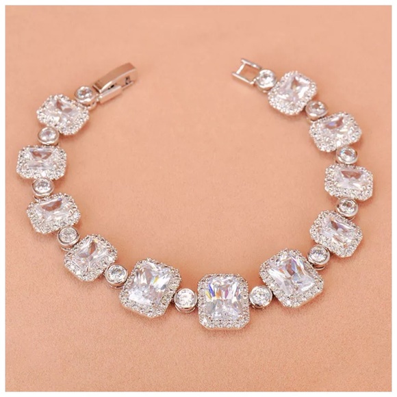 Swarovski Crystals Mia Gorgeous Bracelet - Picture 3 of 7